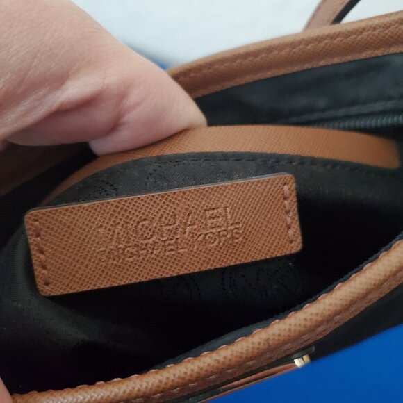 MICHAEL Michael Kors Kempton Small Black Cross body bag - Picture 4 of 12